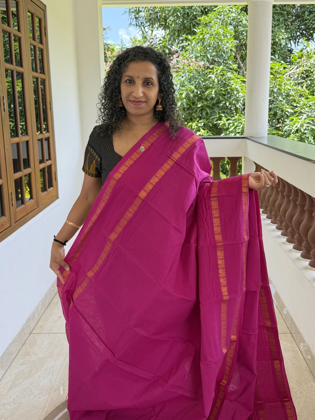 Rani Pink Madurai Sungudi Cotton Saree With Zari Peacock Gap Border Psc085 1